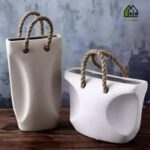 Vase décoratif en céramique – Modèle sac avec cordon